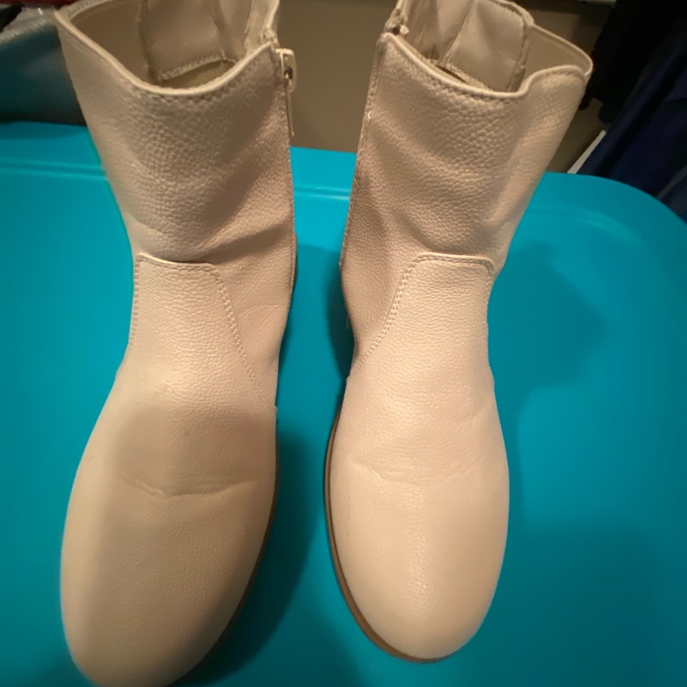 Ladies Mudd ankle boots - size 8.5